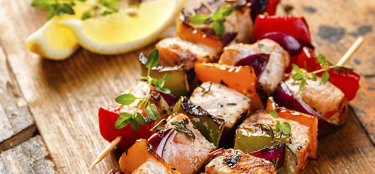 FISH SKEWERS WITH PEPPERS AND TOMATOES